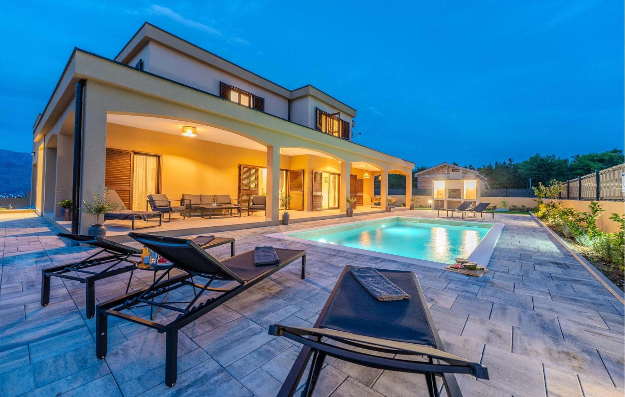 4 Bedroom Cozy In Jovici Holiday home Jovici (Zadar)